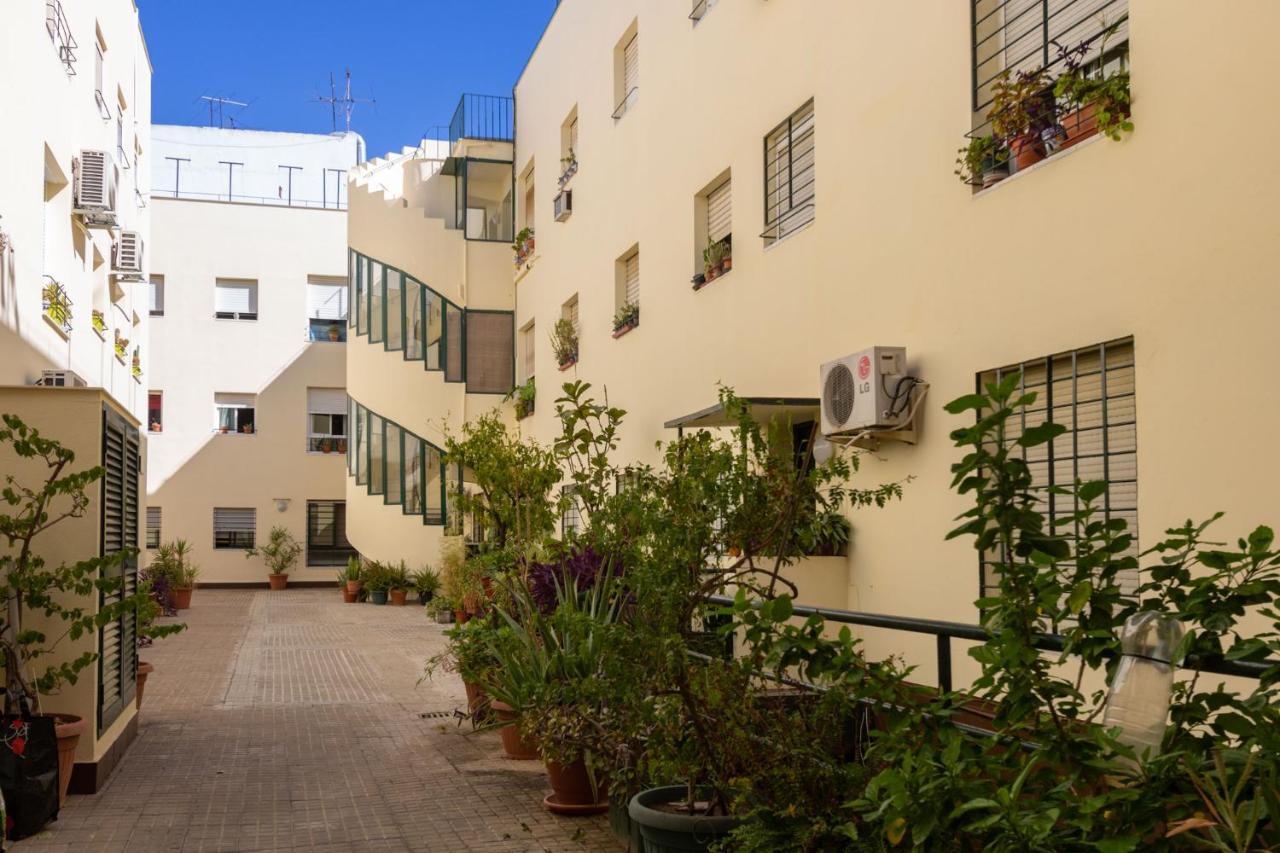 Medina Apartment And Parking Historical Center Sevilla Bagian luar foto