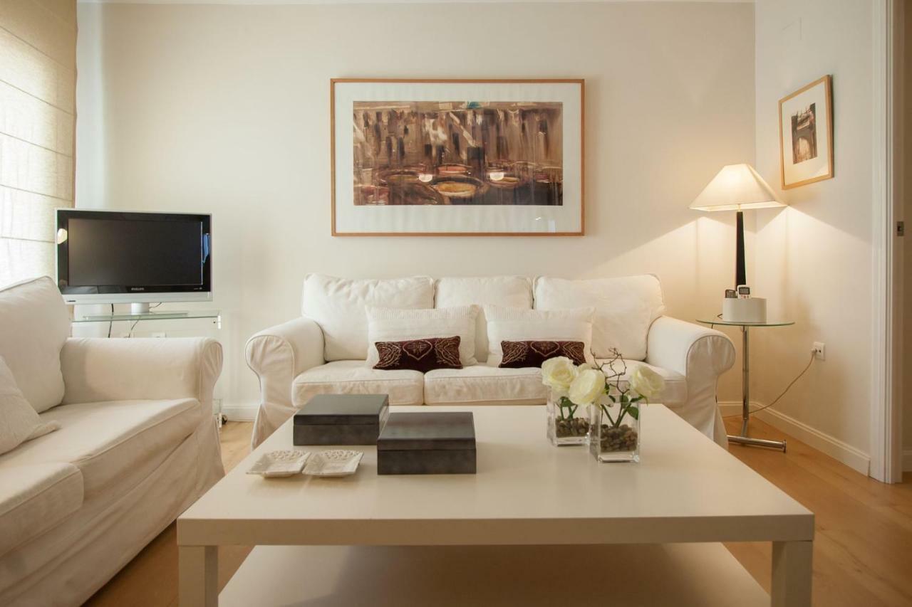 Medina Apartment And Parking Historical Center Sevilla Bagian luar foto