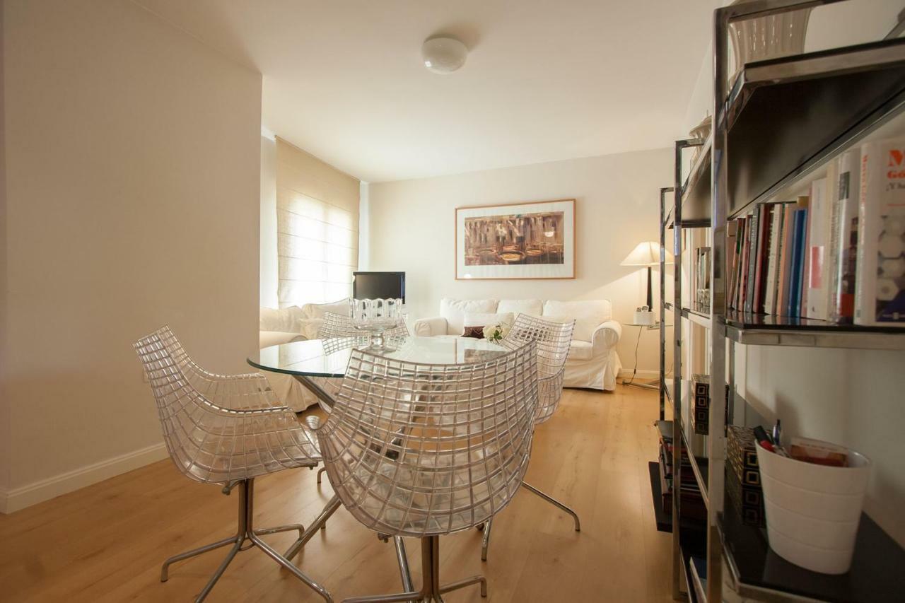 Medina Apartment And Parking Historical Center Sevilla Bagian luar foto
