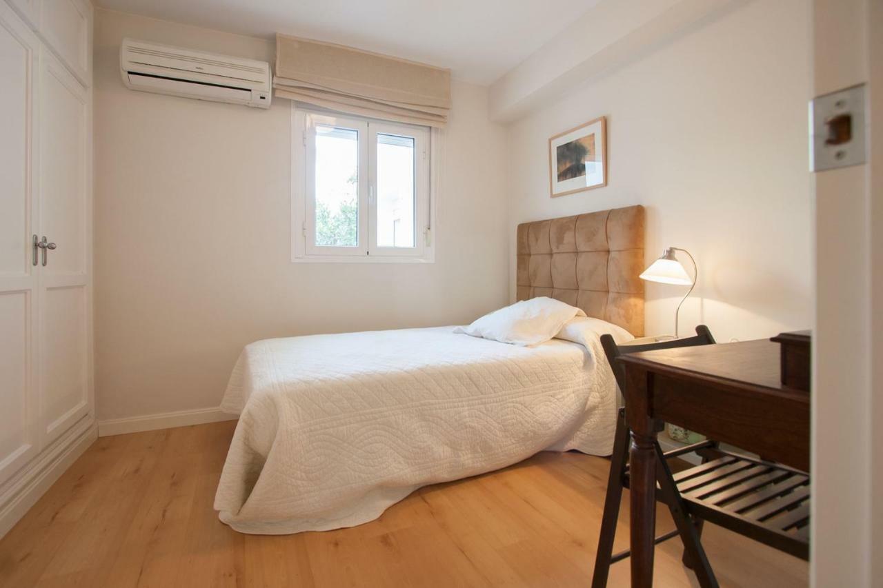 Medina Apartment And Parking Historical Center Sevilla Bagian luar foto