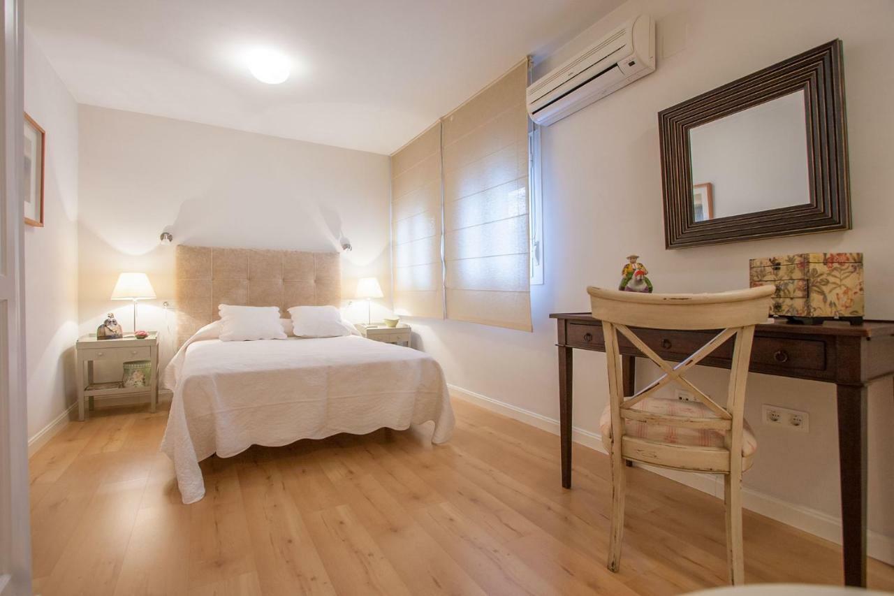 Medina Apartment And Parking Historical Center Sevilla Bagian luar foto