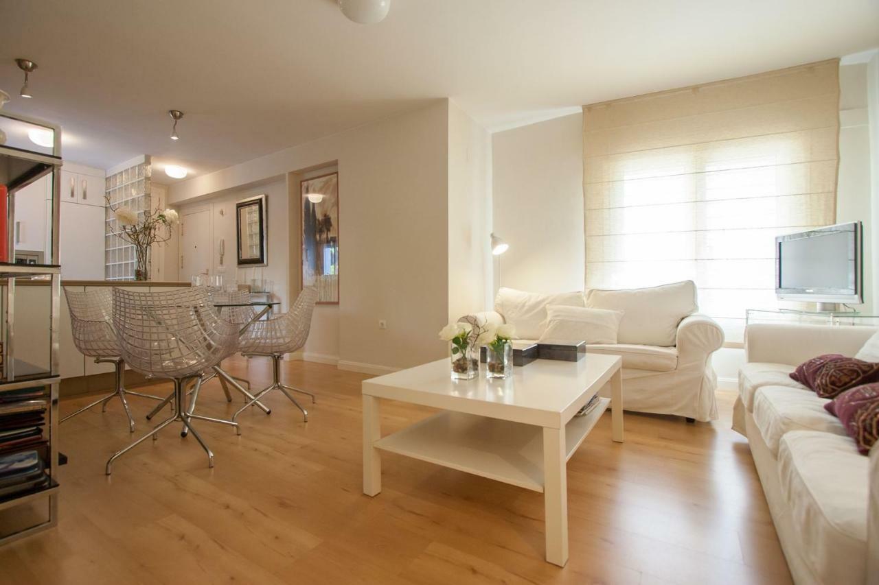 Medina Apartment And Parking Historical Center Sevilla Bagian luar foto