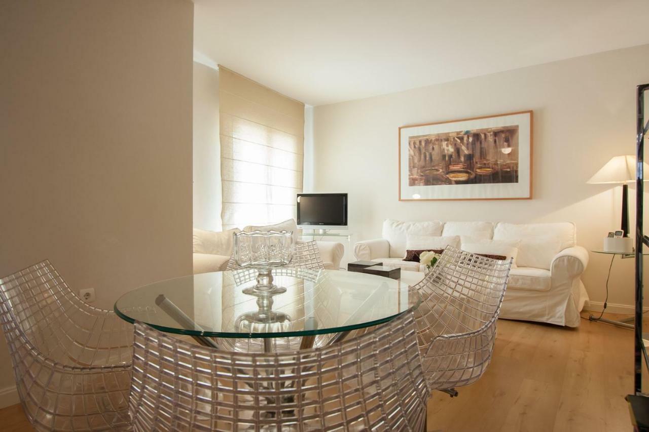 Medina Apartment And Parking Historical Center Sevilla Bagian luar foto