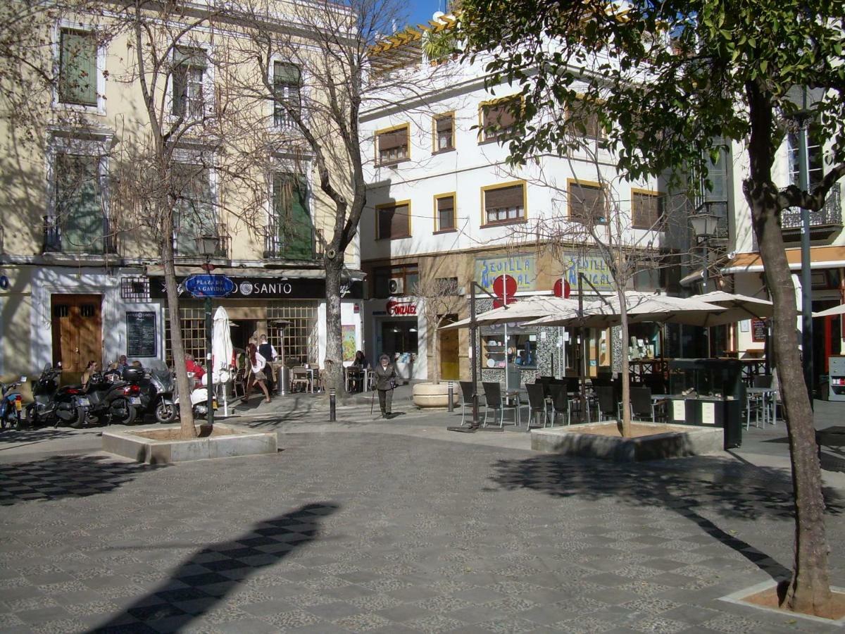 Medina Apartment And Parking Historical Center Sevilla Bagian luar foto