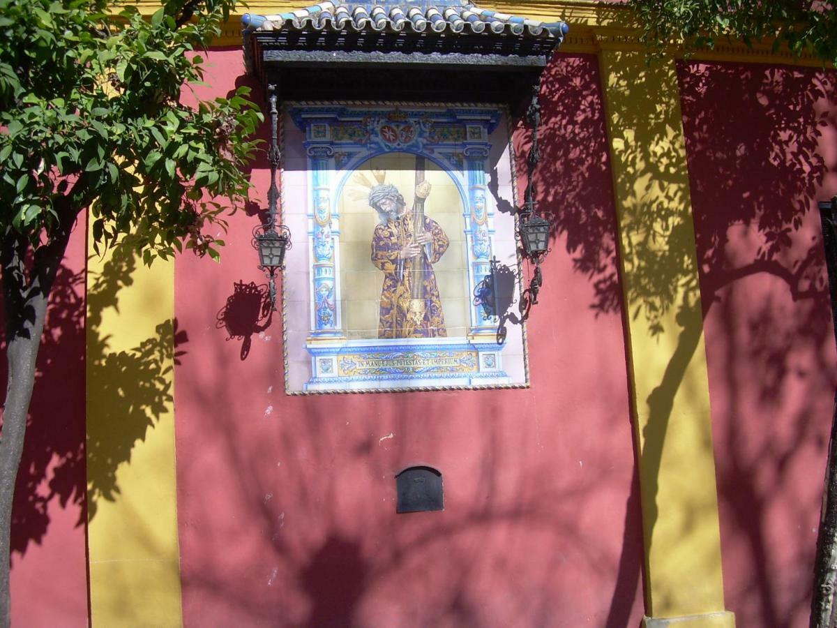 Medina Apartment And Parking Historical Center Sevilla Bagian luar foto