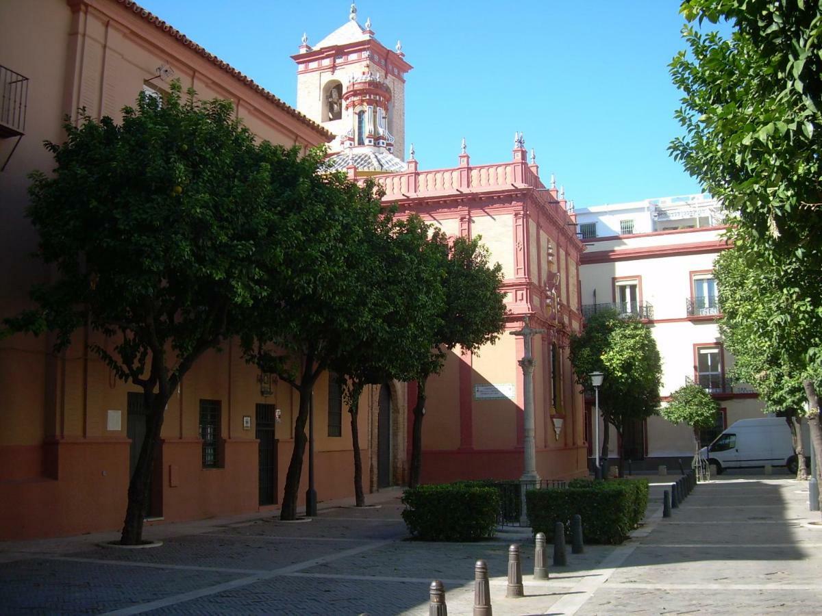 Medina Apartment And Parking Historical Center Sevilla Bagian luar foto