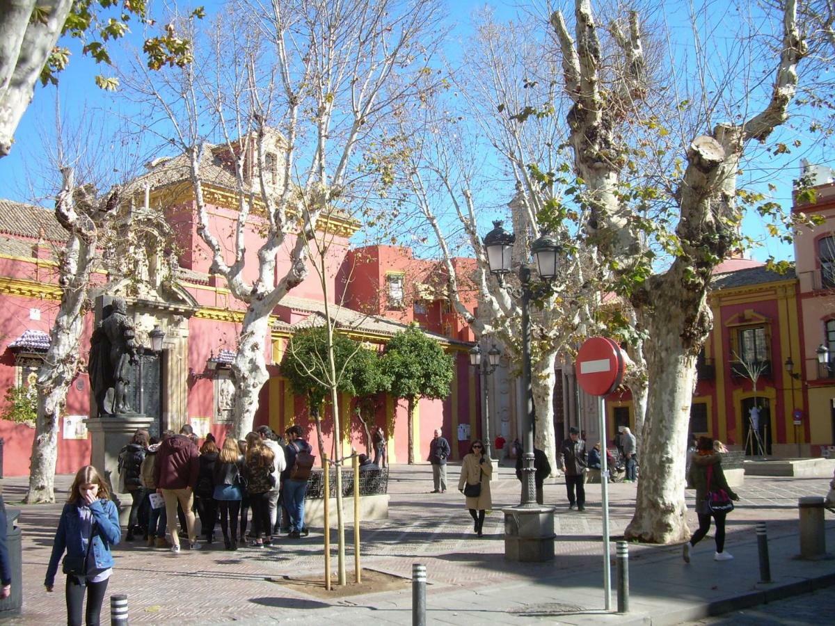 Medina Apartment And Parking Historical Center Sevilla Bagian luar foto