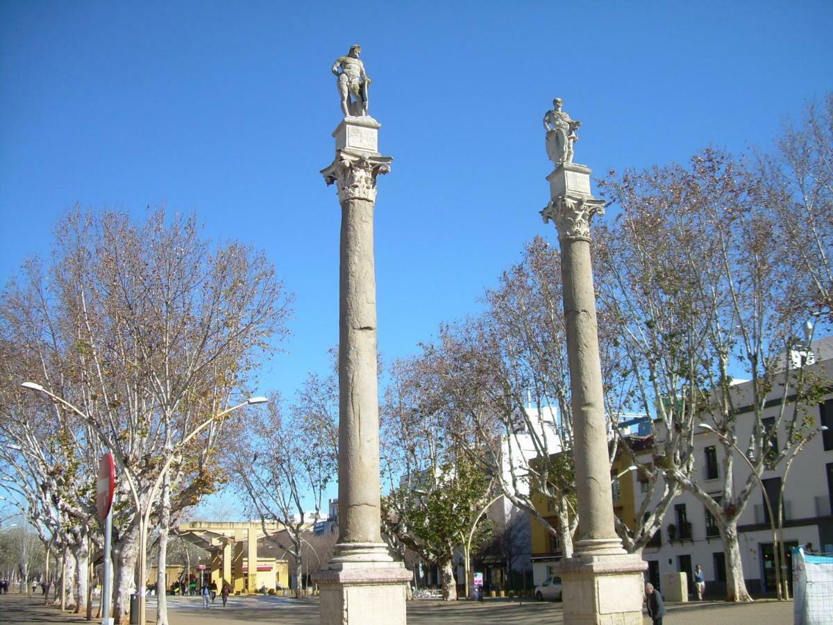 Medina Apartment And Parking Historical Center Sevilla Bagian luar foto