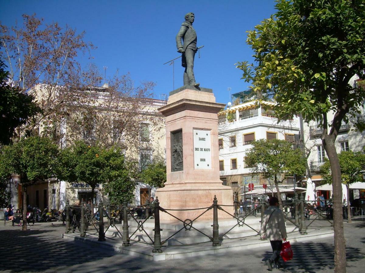 Medina Apartment And Parking Historical Center Sevilla Bagian luar foto