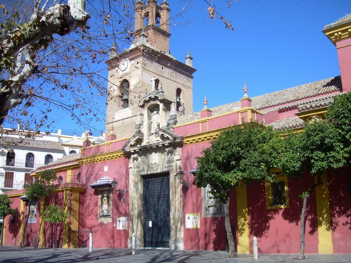 Medina Apartment And Parking Historical Center Sevilla Bagian luar foto